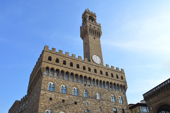 Experience the history of Florence at Palazzo Vecchio. Marvel at its stunning frescoes and enjoy panoramic views from the terrace immersing yourself in the grandeur of the Renaissance.