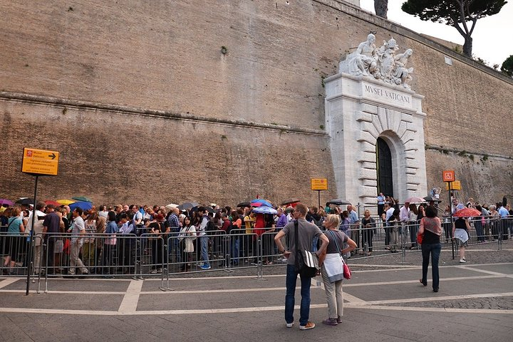 UrbExcursions SkipTheLine Small Group: Vatican Museums Sistine Chapel and St Peter's Basilica