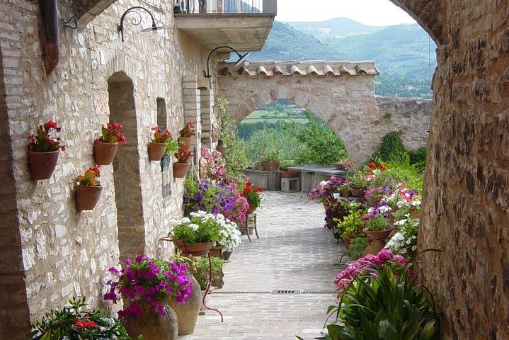 Spello: a journey through flowers, mosaics and ancient Roman ruins - Photo 1 of 9