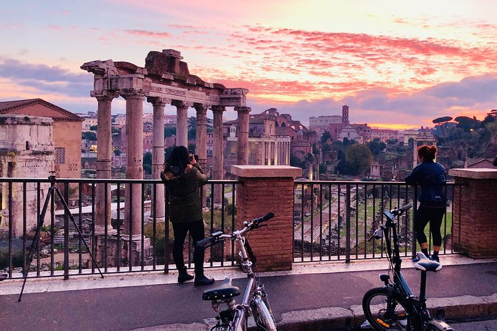 Sunrise in Rome: E-Bike tour with Italian Breakfast - Photo 1 of 9