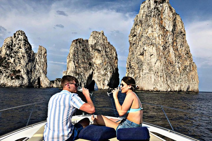 Sunset at Faraglioni rocks - unforgettable overnight stay - Capri - Photo 1 of 7