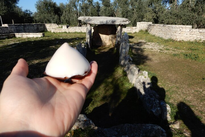 The sigh and the Dolmen La Chianca