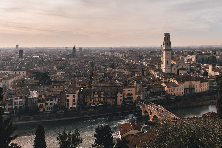 The romantic side of Verona (Fall in love again) - Private tour with a local - Photo 1 of 16