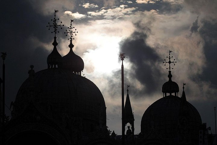 The sacred meets the prophane (free tour to Murano included) - PRIVATE - Photo 1 of 16
