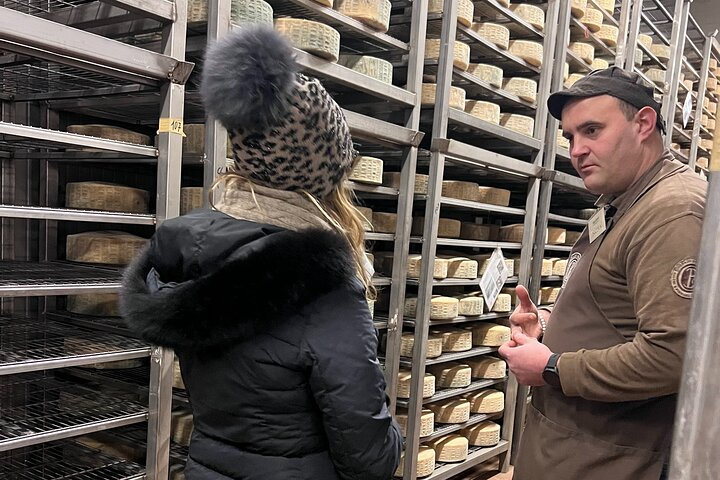 FOOD AND WINE DRIVING TOUR IN VALPOLICELLA: cheese factory and amarone wine