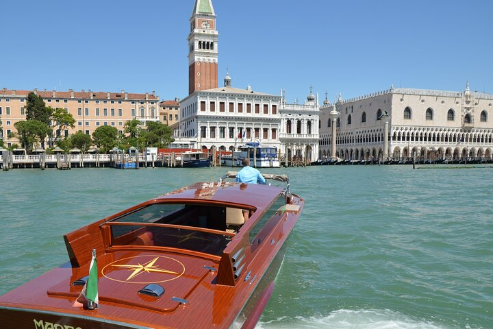 Tour 1 HRS Gran Canal with Luxury Boat - Photo 1 of 8