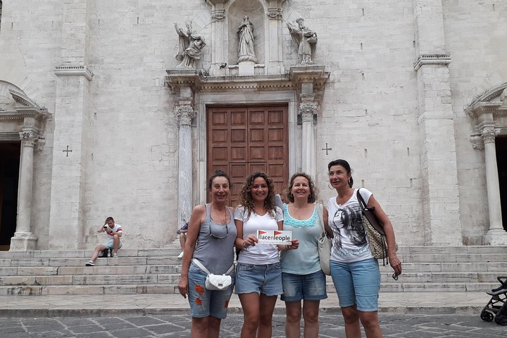 A group of participants in the treasure hunt of Bari