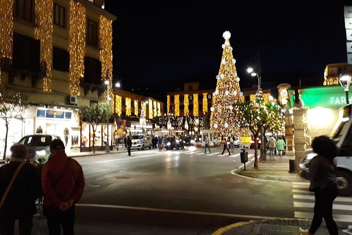 Tour of the City of Sorrento with beautiful Christmas decorations - Photo 1 of 13