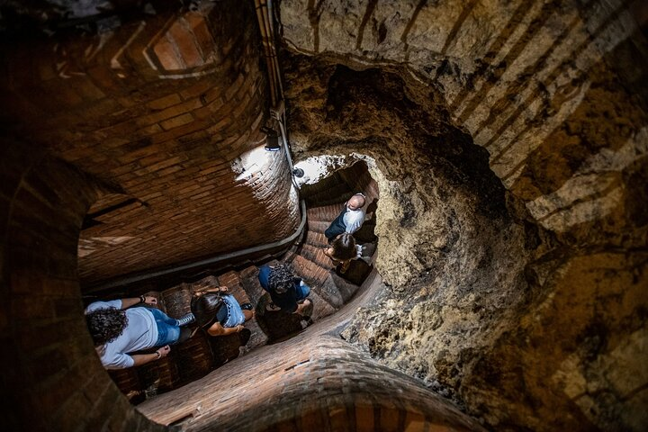 Tour of the historical cellars in Montepulciano - Photo 1 of 4