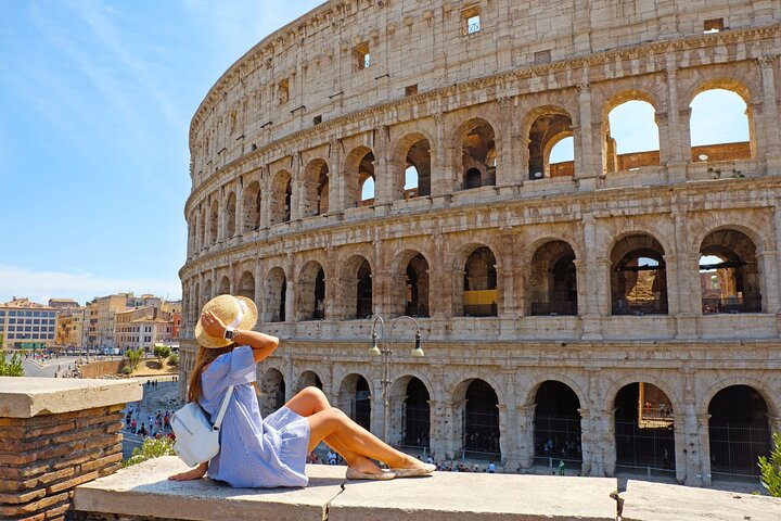 1h Colosseum Guided Tour + Roman Forum access - Photo 1 of 8