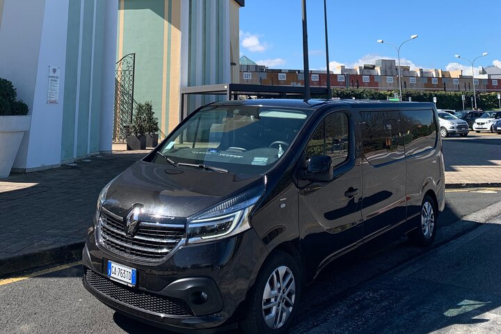 Transfer from Rome to Valmontone Outlet - Photo 1 of 17