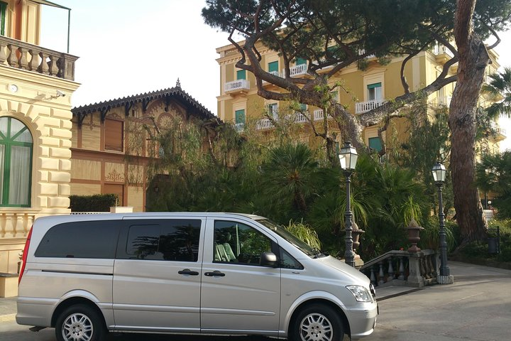 Transfer from Sorrento to Naples with Mercedes vehicles