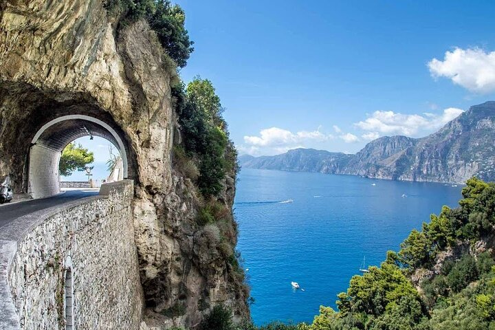 Transfers from Naples to Sorrento Positano Amalfi Ravello Maiori - Photo 1 of 9