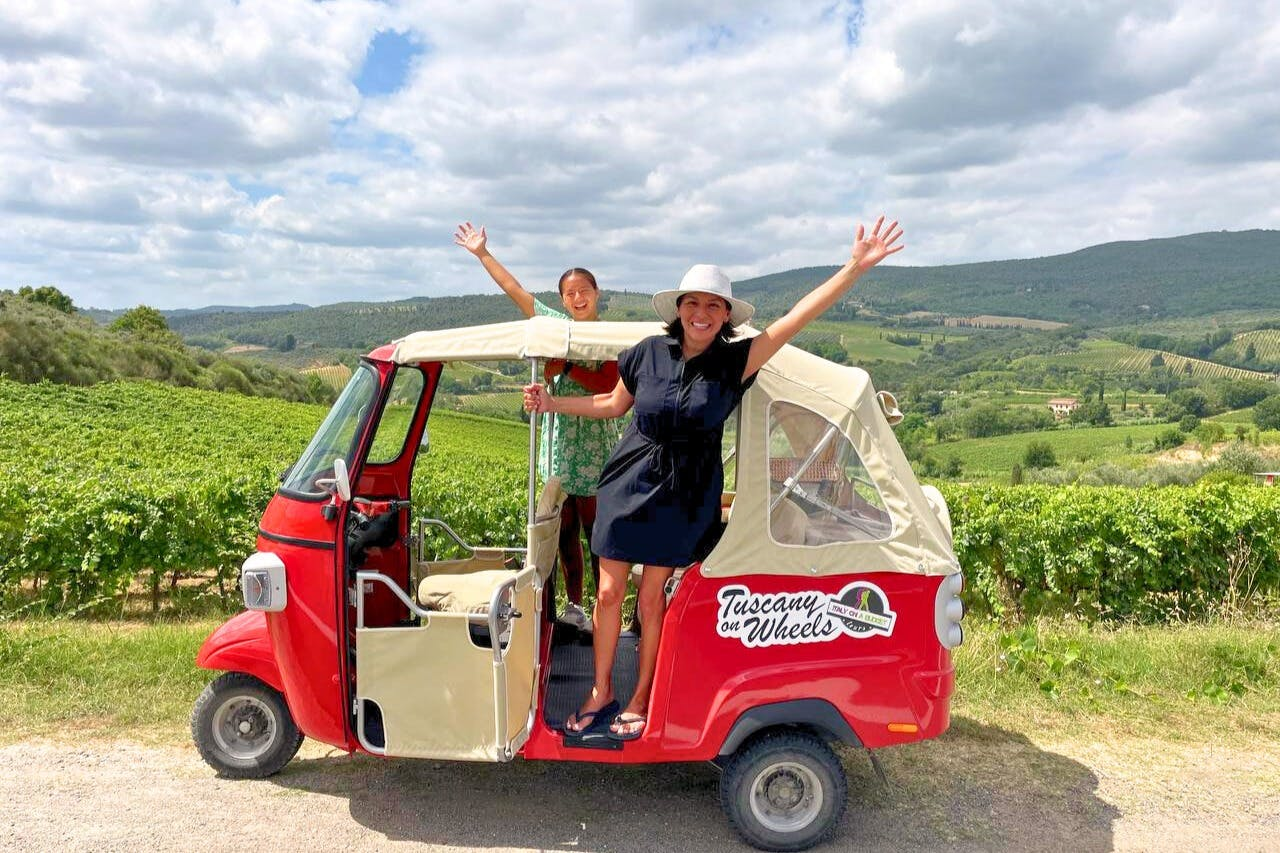 Tuscany: Private Guided Tuk Tuk Tour + Picnic + Olive Oil & Wine Tasting - Photo 1 of 4