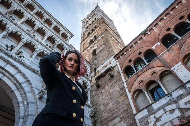 Lucca private tour with personal photographer