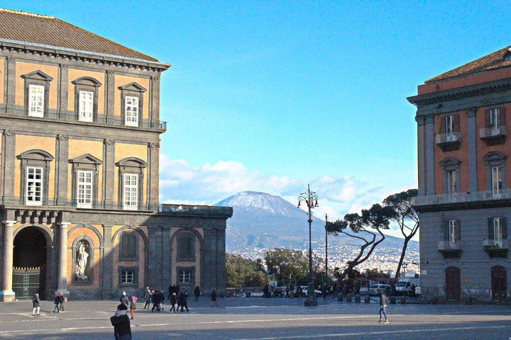 Exciting private tour of the Royal Palace and Bourbon Gallery - Photo 1 of 8