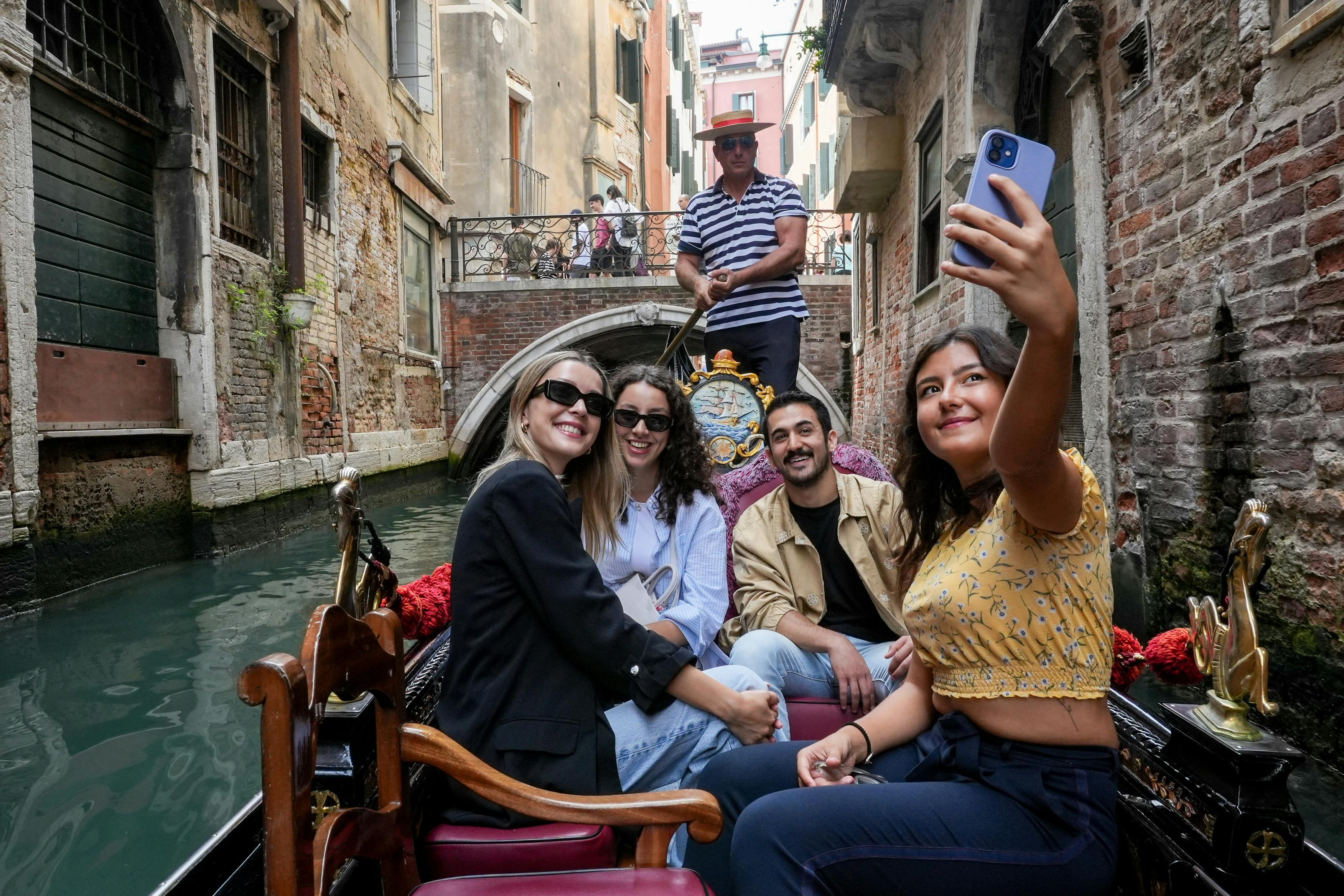 Doge’s Palace & St.Mark’s Basilica: Guided Tour + Burano & Murano Tour + Gondola - Photo 1 of 10