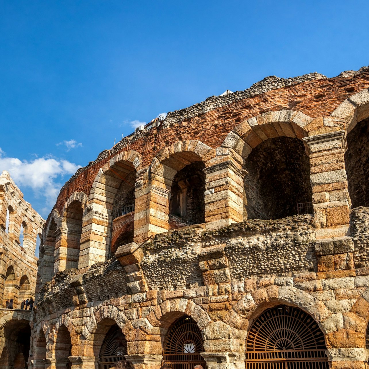 Verona, Lake Garda & Sirmione: Guided Tour from Venice + Boat Cruise - Photo 1 of 8