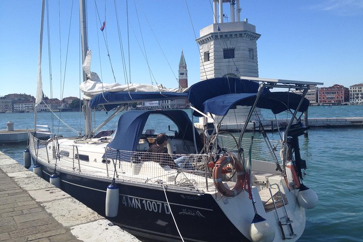Enjoy your visit to Venice on a sailing boat