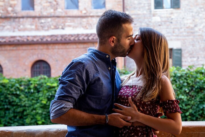 Photo Shoot in Verona: Capture Your Love Story in Pictures - Photo 1 of 11