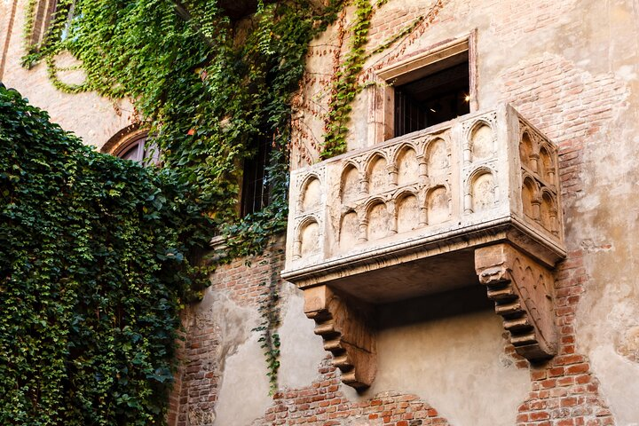 Verona Scavenger Hunt & Highlights Self-Guided Walking Tour - Photo 1 of 14