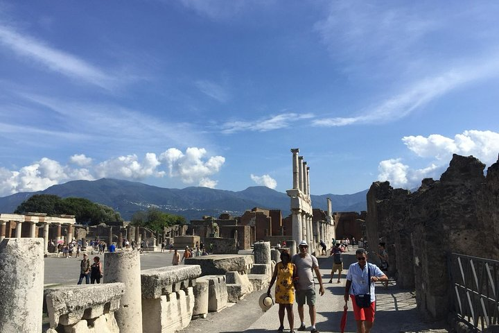 Visiting Pompeii, the ancient Roman city - Photo 1 of 4