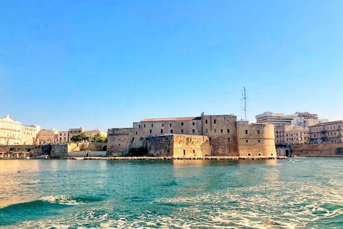 Taranto : Relax on one of the most beautiful beaches in Taranto | Pelago, image size:1200x801