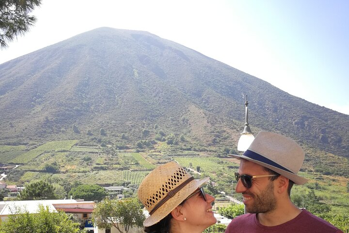 Walk through vineyards, breathtaking views and flavors of Salina - Photo 1 of 4