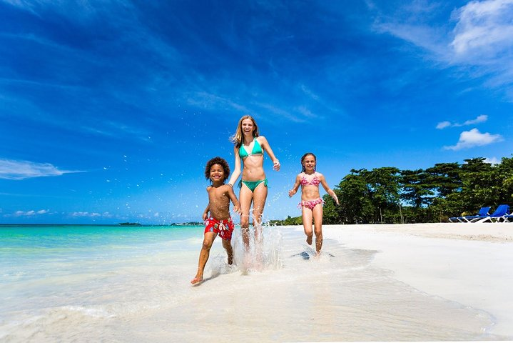 Enjoying the moment at seven mile Beach 