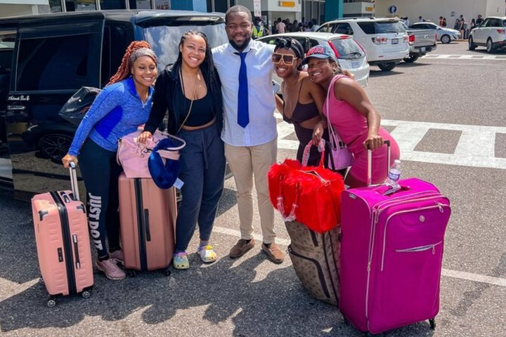Airport Transfer To Riu Hotel Ocho Rios - Photo 1 of 17