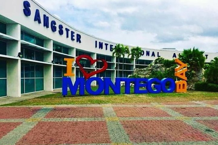 Couples Tower Isle Private Airport Transfer  - Photo 1 of 3