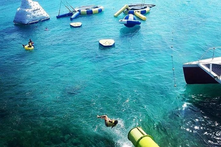 Doctor's Cave Beach, Jimmy Buffett 's Margaritaville and Shopping - Photo 1 of 6