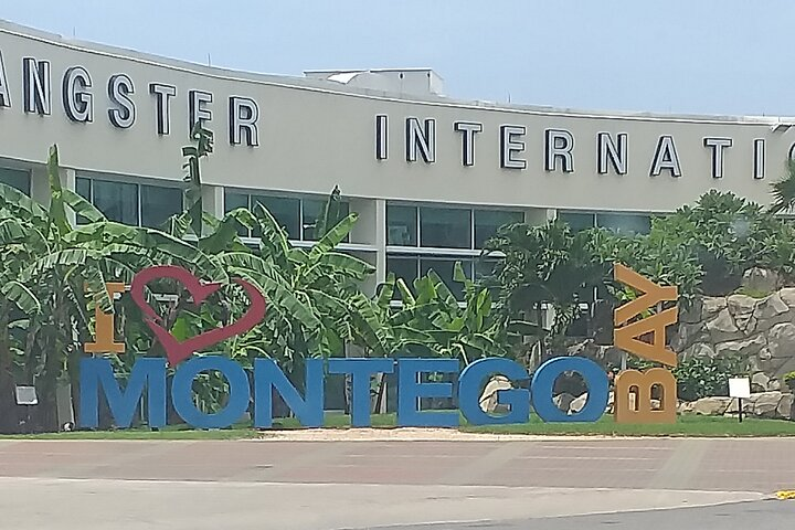 Exquisite Montego Bay Airport Transfers. Arrivals and Departures - Photo 1 of 6