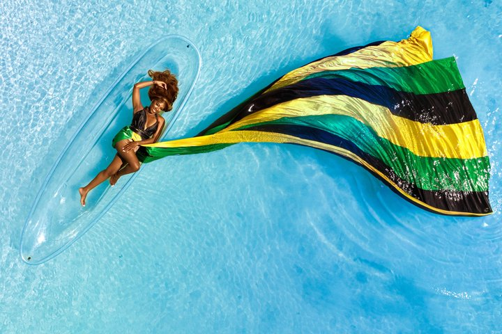 Flying Dress Clear Kayak Photo Shoot in Montego Bay - Photo 1 of 12