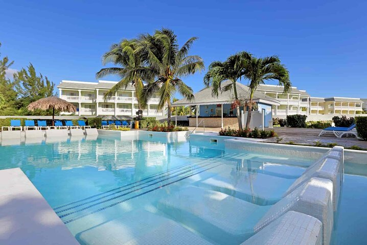 Grand Palladium and Lady Hamilton Private Airport Transfer - Photo 1 of 3