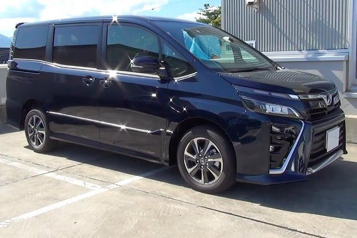 Experience the best private airport transportation, available 24/7 and 100% service guarantee! 