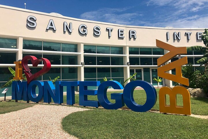 Montego Bay Airport Transportation - Photo 1 of 5