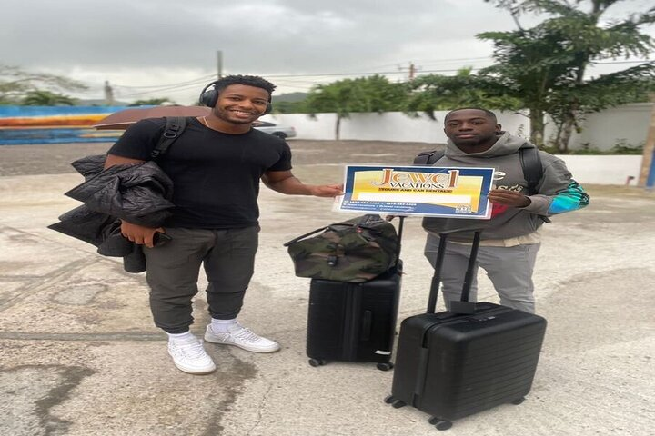Private Transfers: Montego Bay Airport ↔ Ocho Rios Area - Photo 1 of 11
