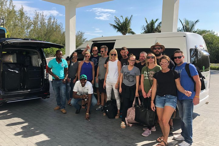 Airport MBJ Round Trip Transfer to Ocho Rios Airbnb Home, Resorts - Photo 1 of 11