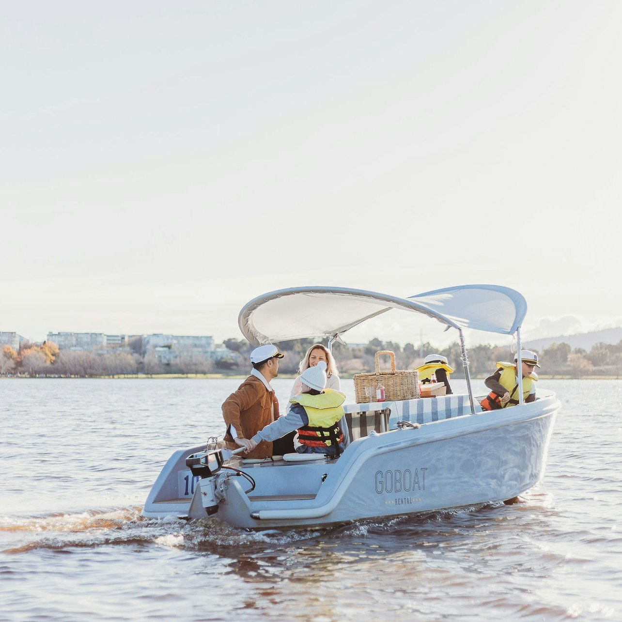 Private Electric Picnic Boat Hire - Photo 1 of 4