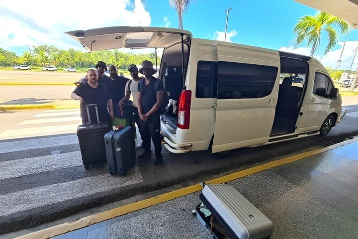 Private Jamaica Airport Transfer with Hotel Pickup and Drop-Off - Photo 1 of 3