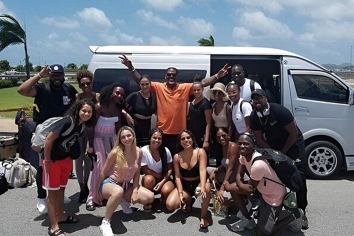 Round trip -Airport Transfers from Kingston. - Photo 1 of 13