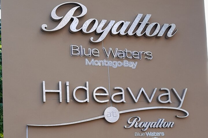 Transport Services from Airport to Royalton Hideaway & BlueWaters - Photo 1 of 8