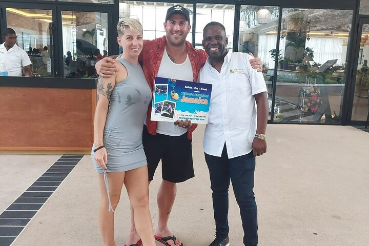 Comfortable Montego Bay Airport to Grand Palladium Transfer 1 Way - Photo 1 of 4