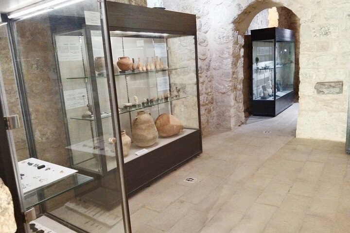 An archaeological museum in the city center of Irbid contains antiquities dating back to 10,000 years BC and antiquities dating back to the Roman and Bronze eras