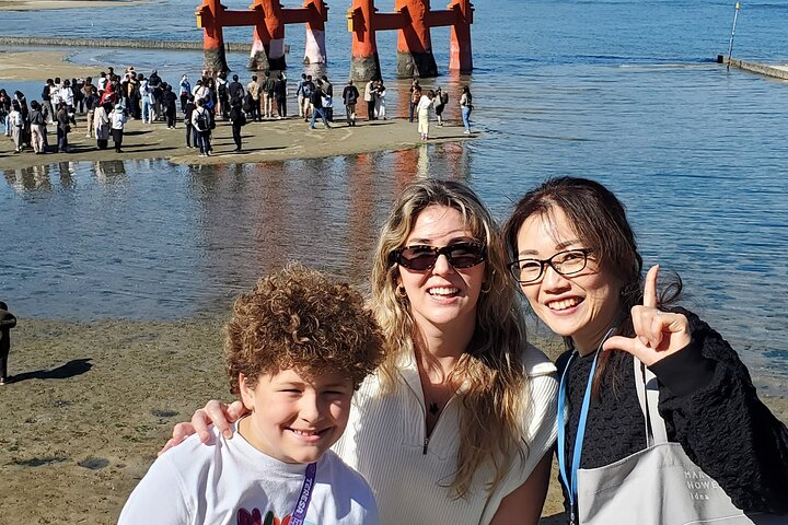 Experiencing the beauty and serenity of Itsukushima Jinja – a timeless symbol of Japan's heritage.