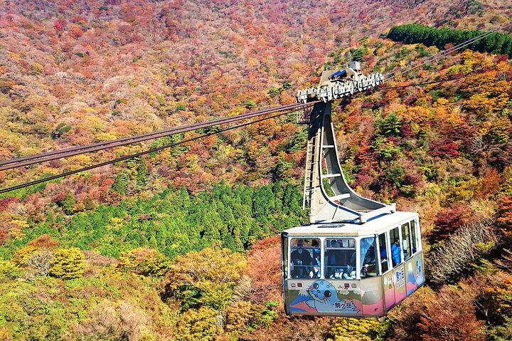 Experience stunning fall foliage as you glide above the landscape on the Hakone Ropeway immersing yourself in the beauty of nature and the allure of Japan's scenic wonders.