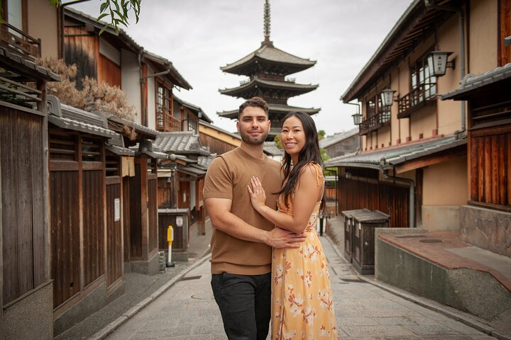 A Privately Guided Photoshoot in Beautiful Kyoto by a Pro - Photo 1 of 20