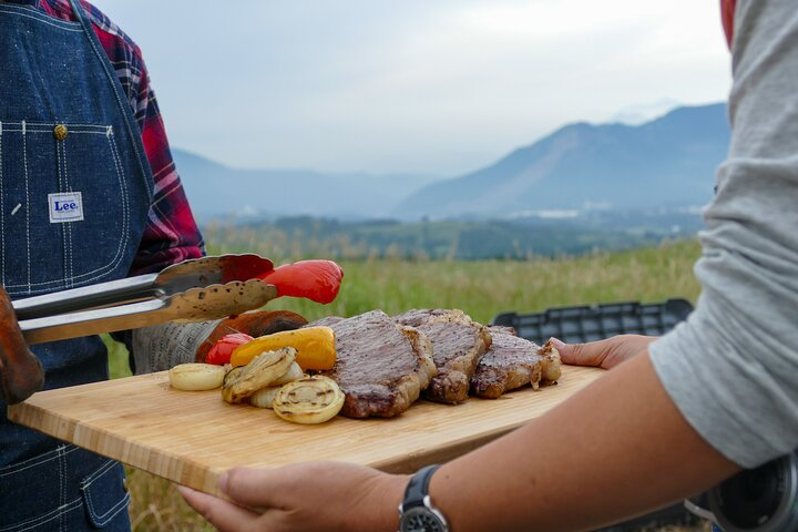 "Aka beef barbecue" to enjoy in the superb view of Aso - Photo 1 of 11