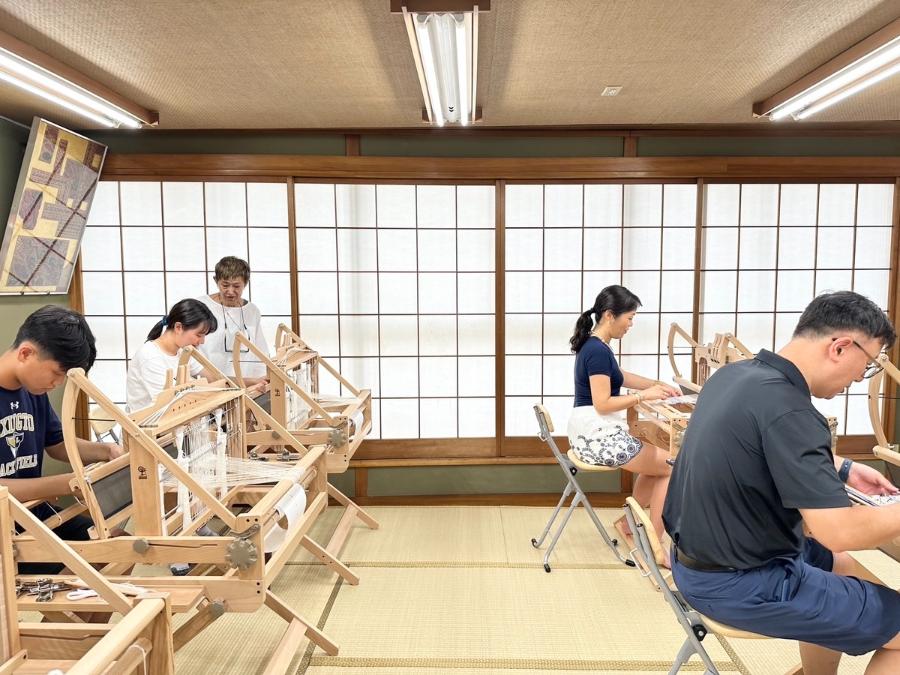 1027-0731_amulet-making-